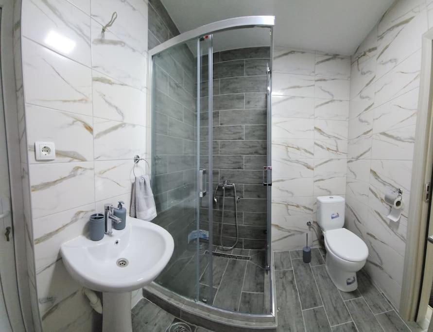 City Center Apt Wfree P Skopje Extérieur photo